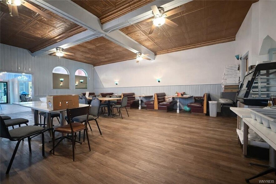 More Photos Of 1701 Pine Ave, Niagara Falls Restaurant For Sale