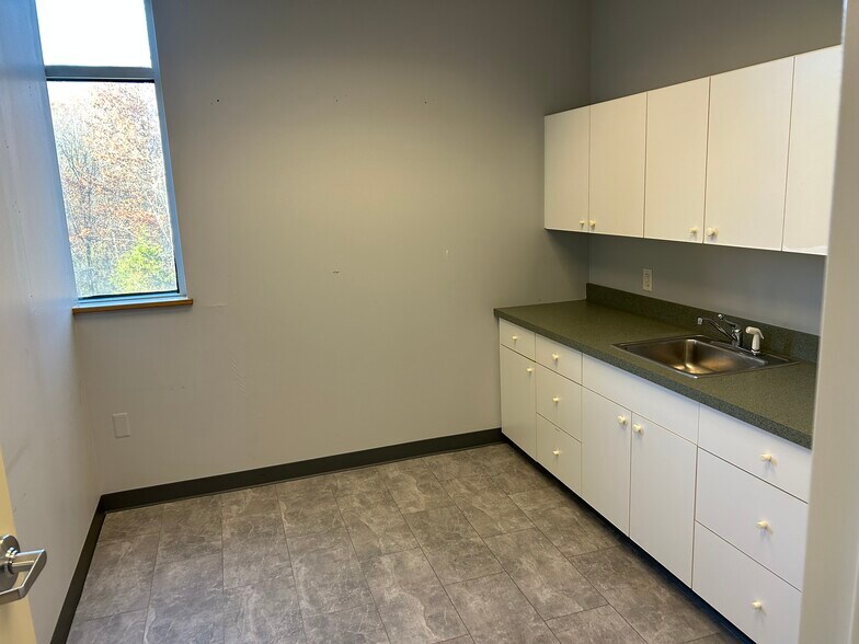 More Photos Of Route 31 N @ Denow Rd, Hopewell Unknown For Lease