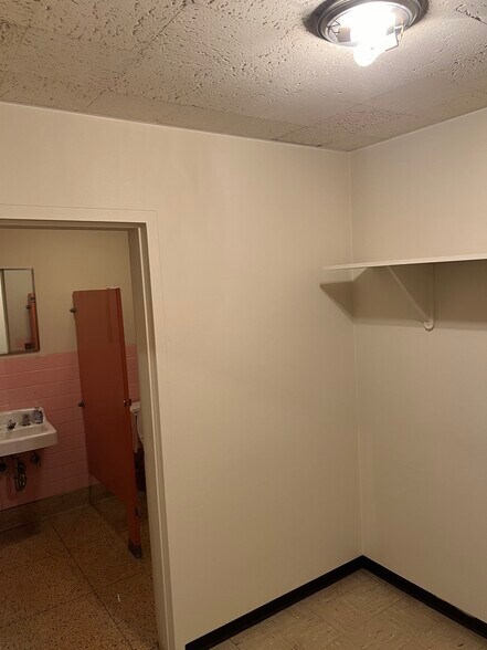 More Photos Of 272 Main Street, Nicholson Office For Sale