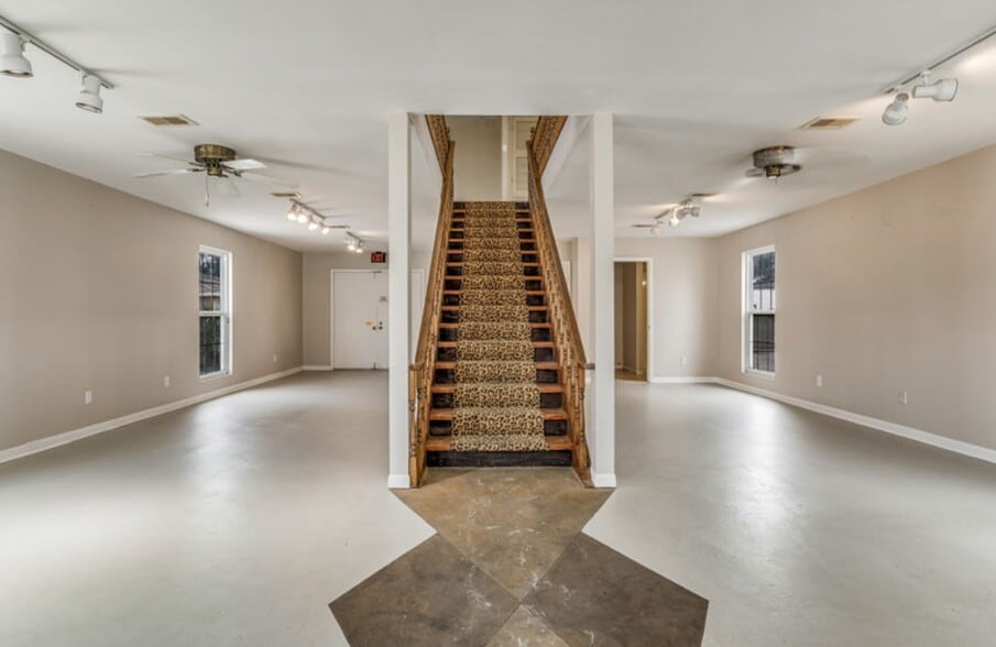 More Photos Of 1113 N 9th Ave, Pensacola Freestanding For Sale