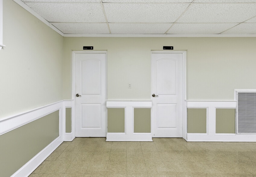 More Photos Of 81 Sprague St, Portsmouth Specialty For Sale