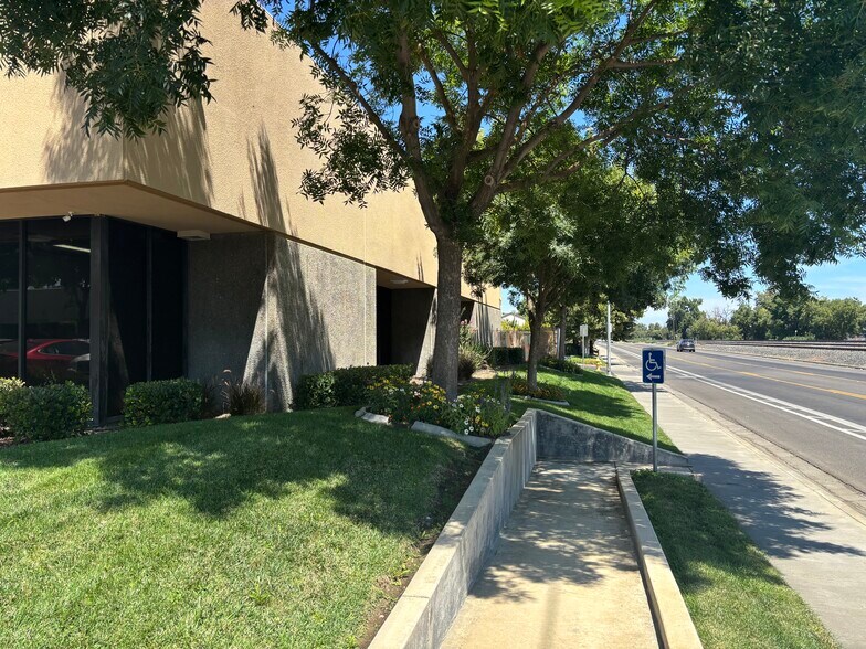 More Photos Of 2121 2nd St, Davis Research And Development For Lease