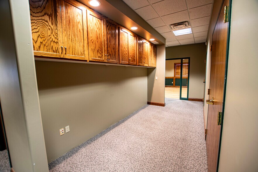 More Photos Of 17231 Bel-Ray Pl, Belton Office For Lease
