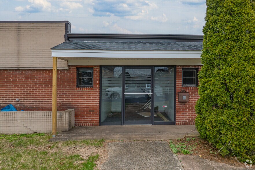 More Photos Of 275 Welton St, Hamden Manufacturing For Lease
