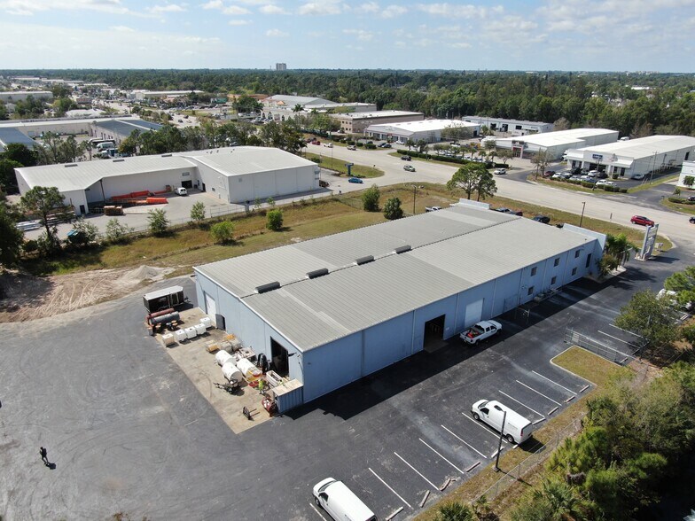 More Photos Of 12065 Metro Pky, Fort Myers Light Manufacturing For Lease