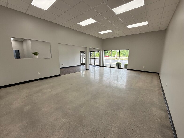 More Photos Of 11574 E Gondola St, Sharonville Warehouse For Lease