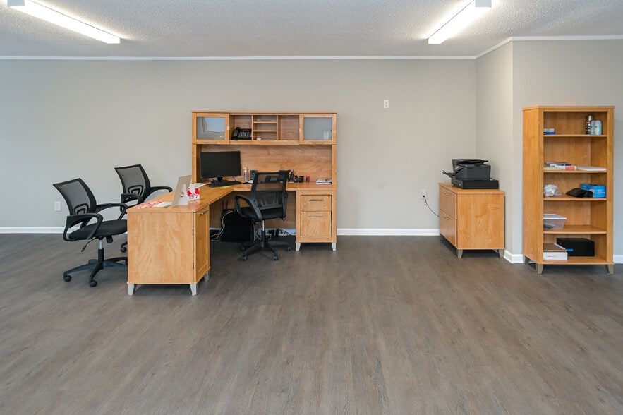 More Photos Of 9582 Heart of Dixie hwy, Arab Self Storage For Sale