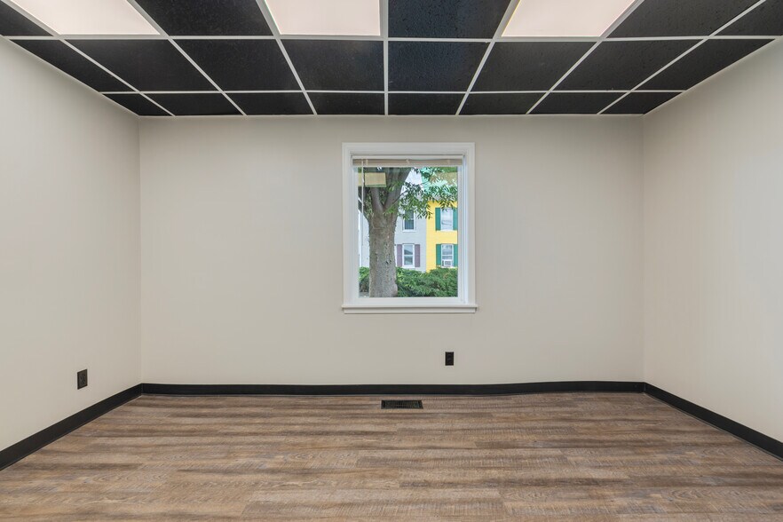 More Photos Of 280 Main St, Westminster Medical For Lease