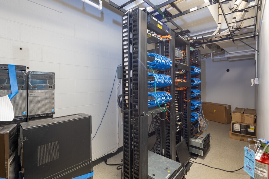 More Photos Of 225 W Superior St, Chicago Office For Lease