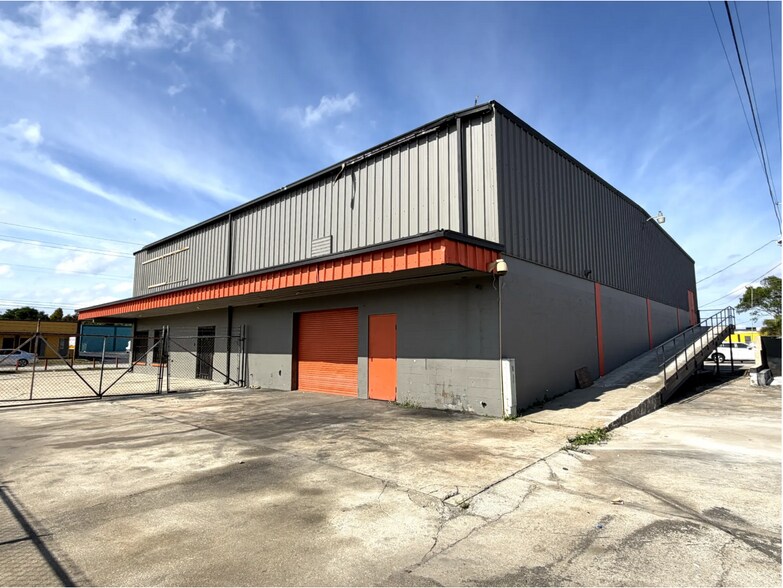 More Photos Of 2575 Fowler St, Fort Myers Auto Dealership For Sale