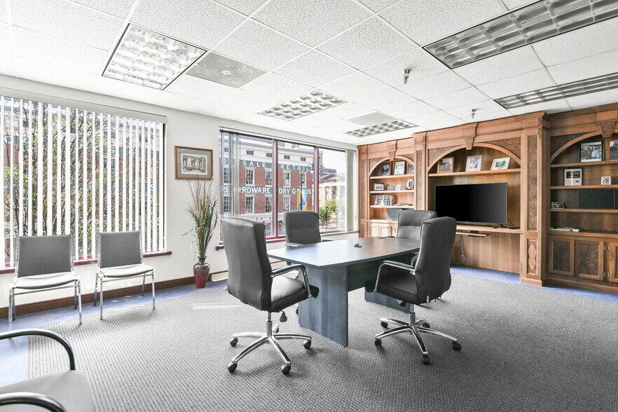 More Photos Of 206 S 6th St, Springfield Office For Sale