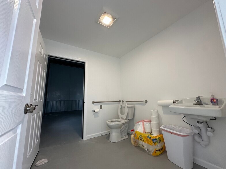 More Photos Of 238 Norwich Rd, Plainfield Industrial For Sale