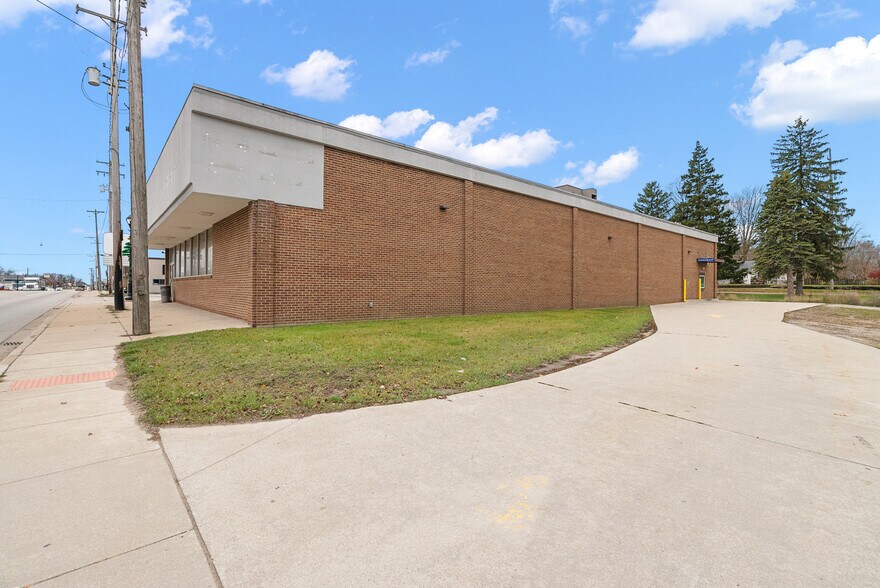 More Photos Of 43 S Maple St, Grant Freestanding For Sale