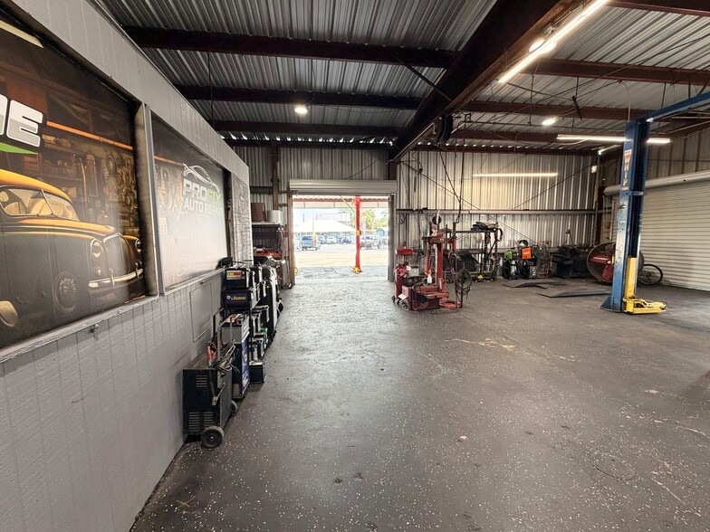 More Photos Of 5100 34th St N, Saint Petersburg Auto Repair For Sale