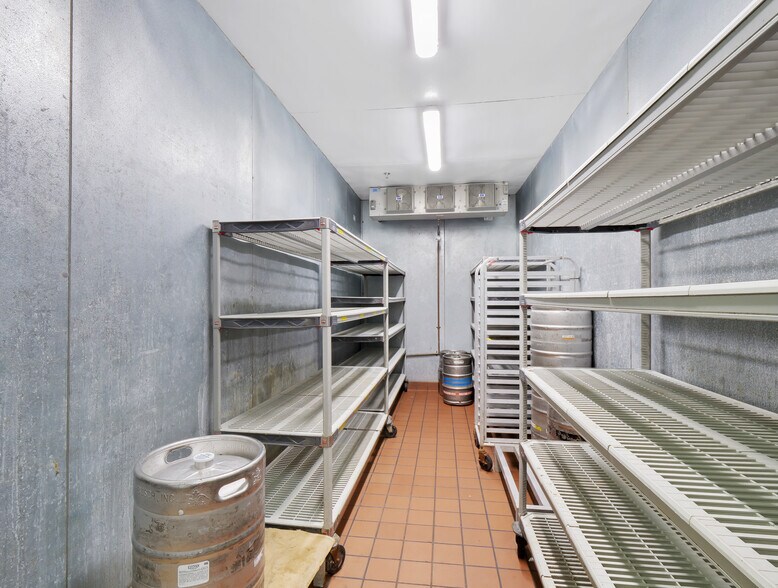 More Photos Of 1100 S Flower St, Los Angeles Office For Lease