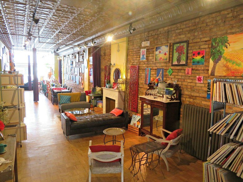 More Photos Of 1016 Davis St, Evanston Storefront Retail Office For Lease