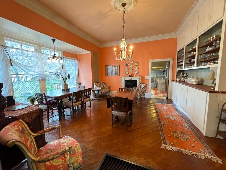 More Photos Of 224 W Chickasaw St, Tahlequah Hospitality For Sale