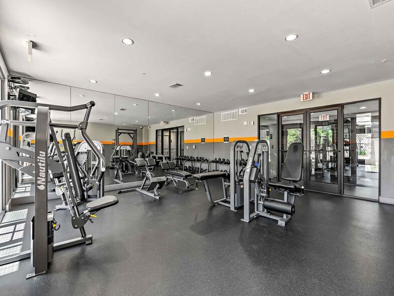 More Photos Of 2000 E Arapaho Rd, Richardson Apartments For Lease