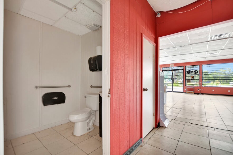 More Photos Of 9240 State Highway 75 S, New Waverly Convenience Store For Sale