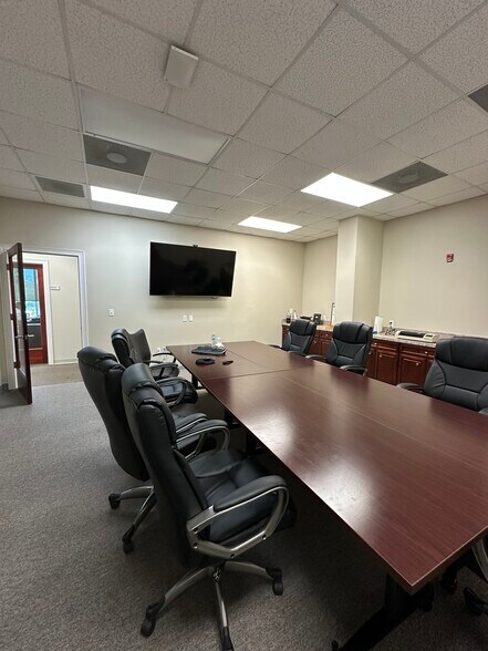 More Photos Of 4371 US Highway 17, Orange Park Office For Lease