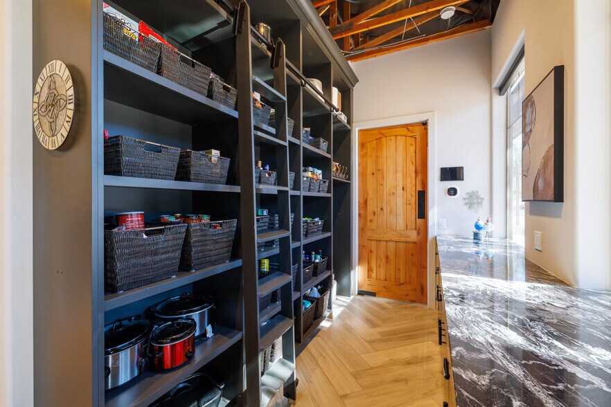 More Photos Of 7100 E Cave Creek Rd, Cave Creek Office Residential For Lease