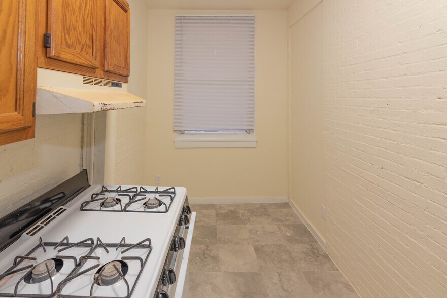 More Photos Of 2100-2102 Maryland Ave, Baltimore Apartments For Sale
