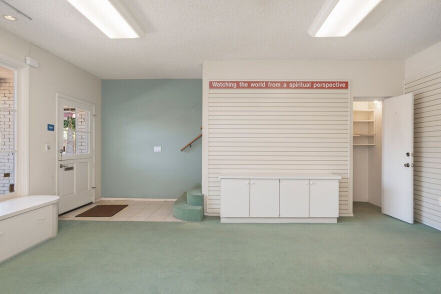 More Photos Of 224 Main St, Seal Beach Storefront For Sale