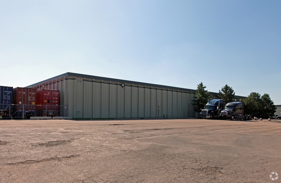 More Photos Of 29031-29045 Airport Dr, Romulus Unknown For Lease