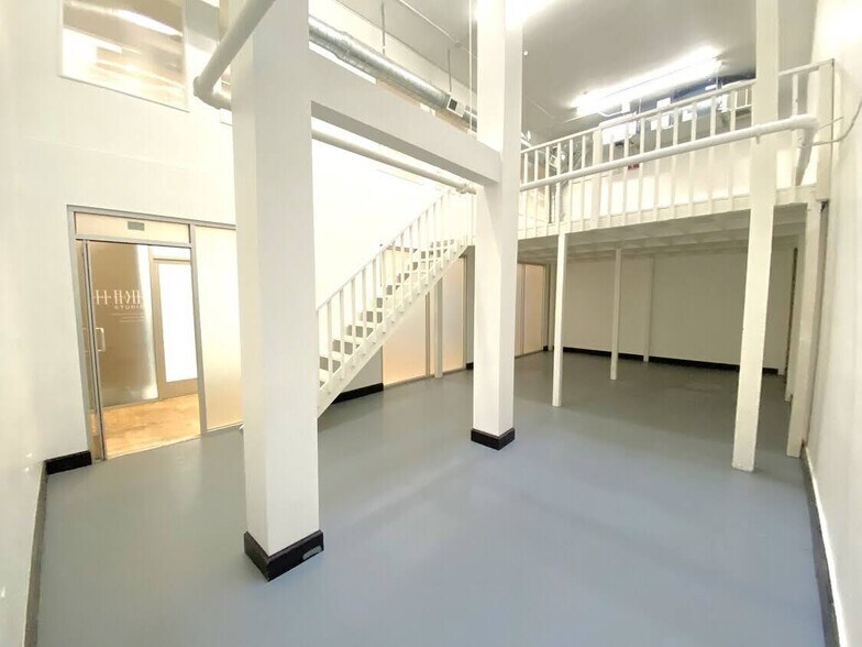More Photos Of 529 S Broadway, Los Angeles Loft Creative Space For Lease