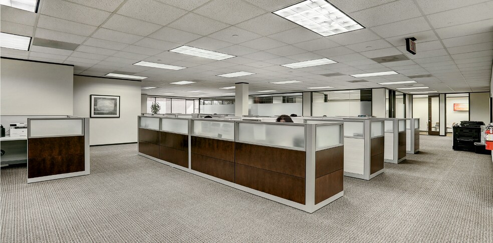 More Photos Of 14140 Southwest Fwy, Sugar Land Office For Lease