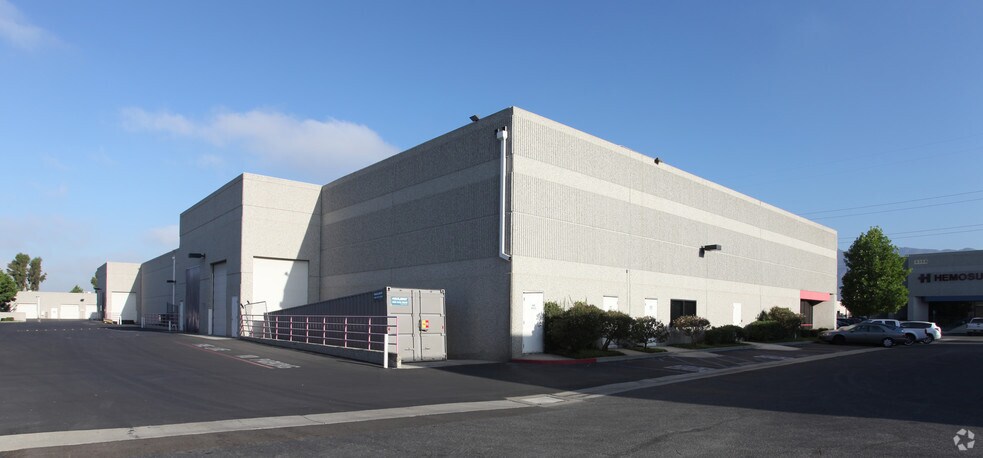 More Photos Of 5314 Irwindale Ave, Irwindale Light Distribution For Lease