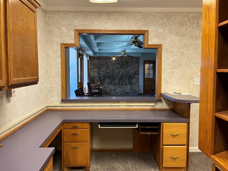 More Photos Of 411 W 5th St, McCook Office For Sale