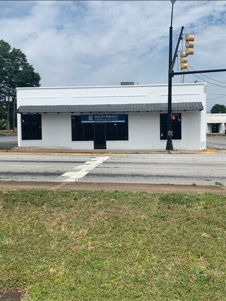 Primary Photo Of 1702 N Main St, Anderson Restaurant For Lease
