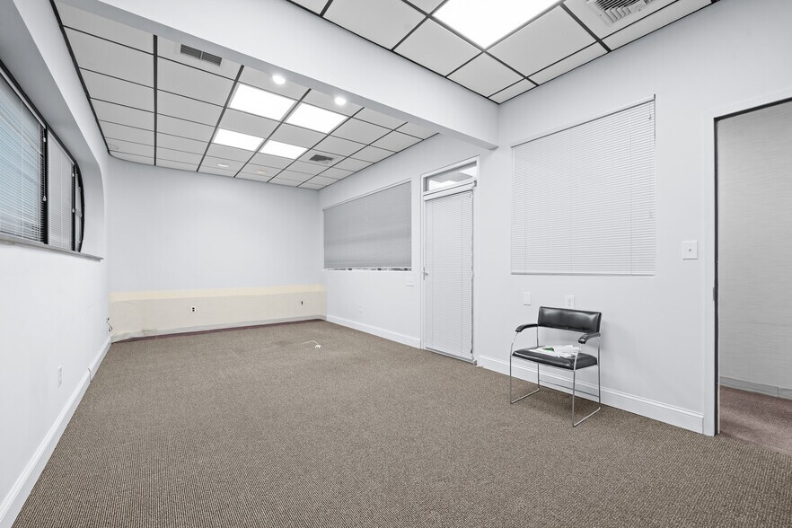 More Photos Of 88 Broadway, Hicksville Office For Lease