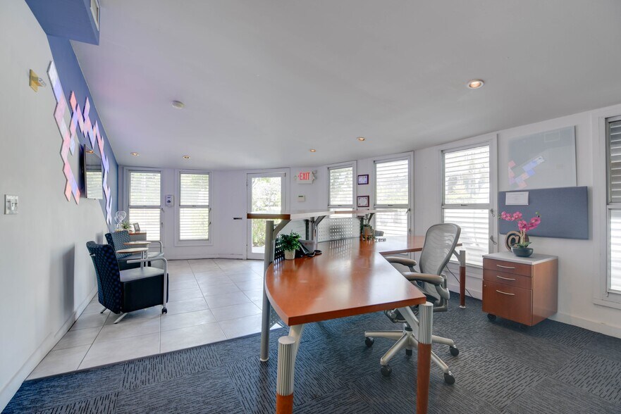 More Photos Of 701 Simonton St, Key West Office For Sale