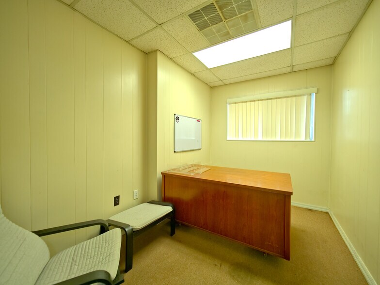 More Photos Of 1451 E Jefferson St, Brooksville Flex For Lease