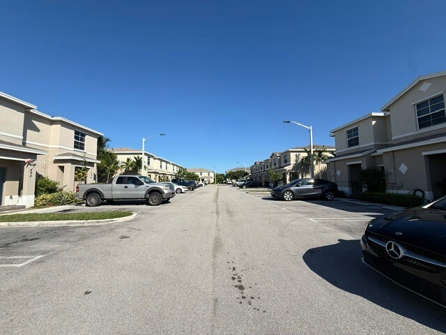 More Photos Of 556 NE 5th St, Florida City Apartments For Sale