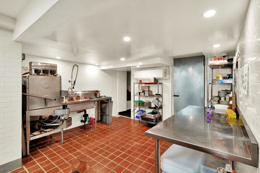 More Photos Of 95 2nd Ave, New York Apartments For Lease