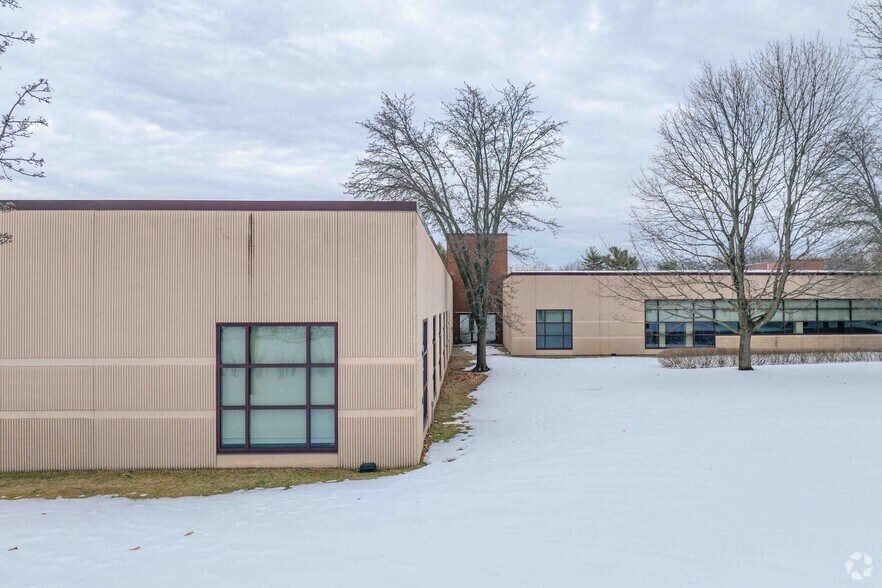 More Photos Of 7 Shattuck Rd, Andover Manufacturing For Lease