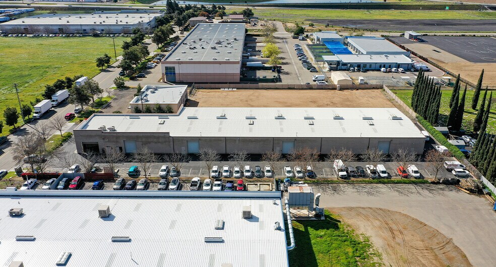 Primary Photo Of 96 S West Ave, Fresno Warehouse For Lease