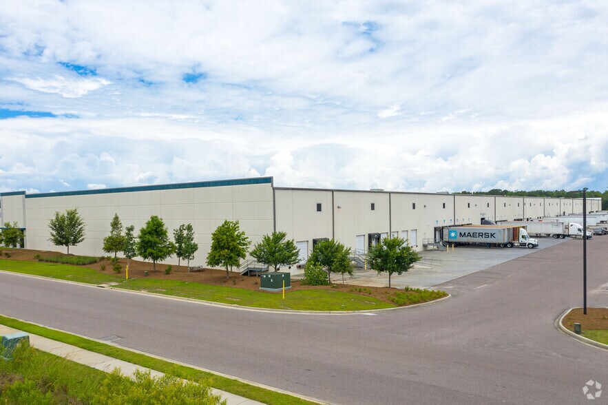 More Photos Of 9004 Sightline Dr, Ladson Warehouse For Lease