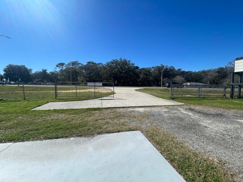 More Photos Of 2555 NW Pine Ave, Ocala Coworking Space