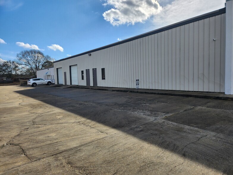 More Photos Of 712-722 Oliver Rd, Montgomery Light Distribution For Sale