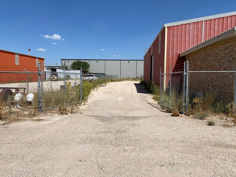 More Photos Of 4921 S County Road 1303, Odessa Light Manufacturing For Lease