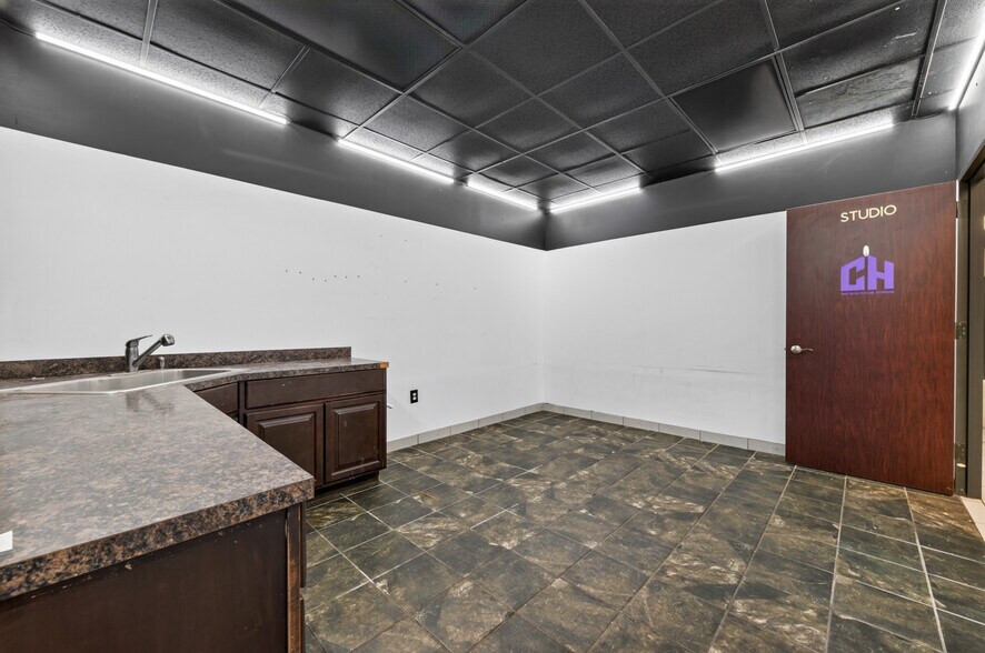 More Photos Of 11419 Hall Rd, Houston Freestanding For Sale