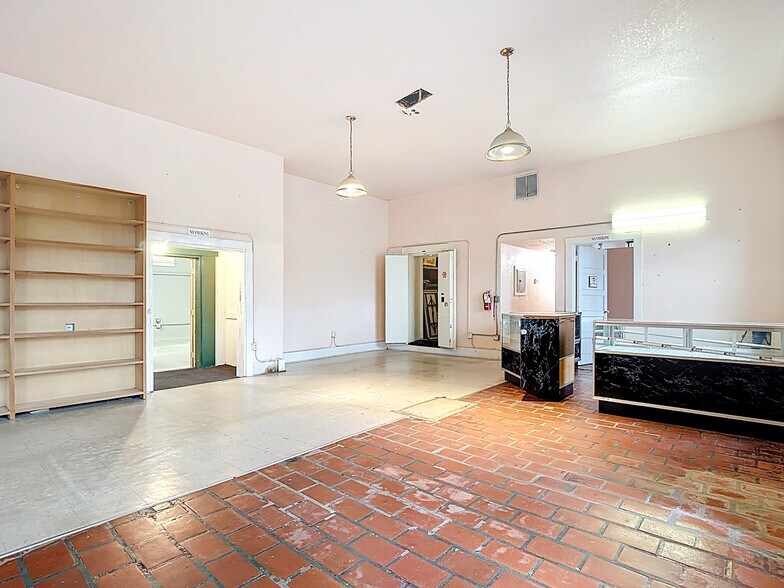 More Photos Of 390 N Bridge St, LaBelle Storefront Retail Office For Sale