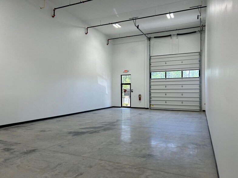 More Photos Of 3770 Francis Cir, Alpharetta Light Distribution For Lease