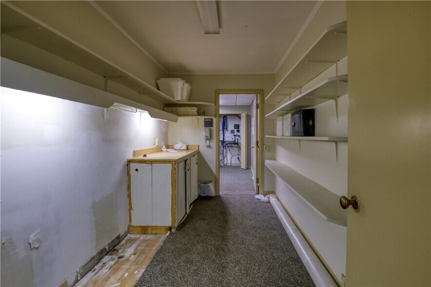 More Photos Of 111 W Pine Grove Rd, Fair Play Office For Sale