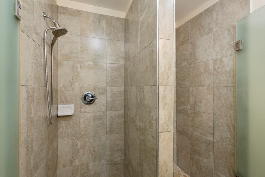 More Photos Of 1010 Pennsylvania Ave SE, Washington Hospitality For Sale