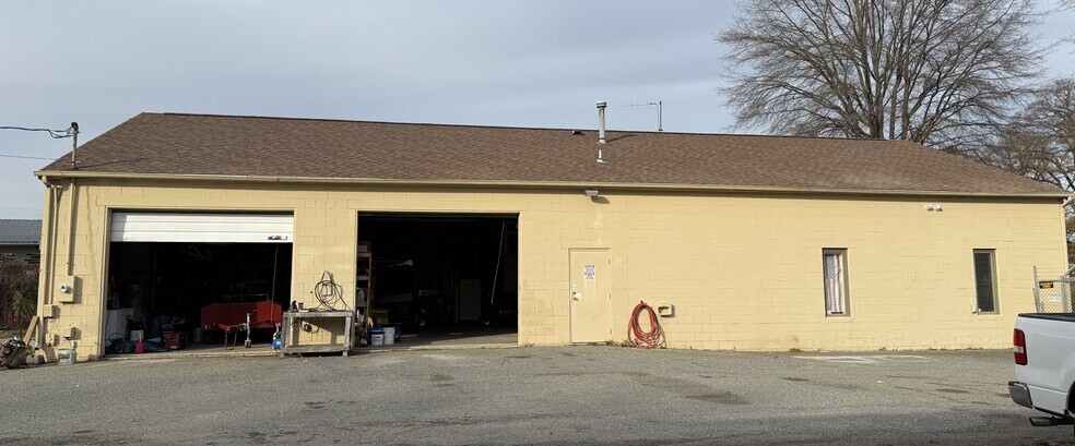 More Photos Of 607 Copeland Dr, Hampton Light Distribution For Lease